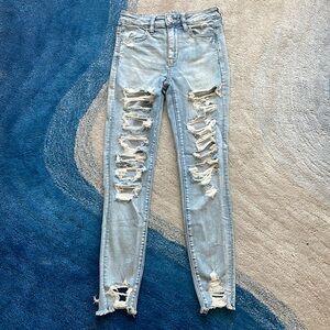 American Eagle Light Washed High Rise Ripped Skinny Jeans/Jeggings
